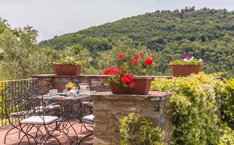 A Little Melodrama Apartment in Emilia-Romagna