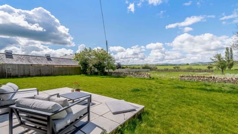 Lavender & Chamomile Apartment in Wychavon District