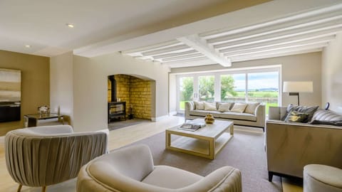 Lavender & Chamomile Apartment in Wychavon District