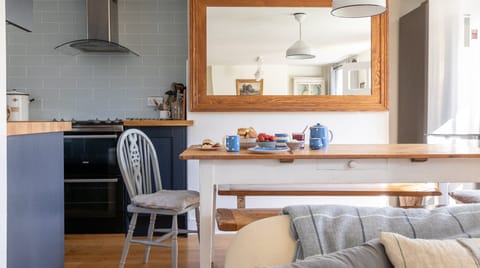 Build Me Up Buttercup Cabin in Bibury