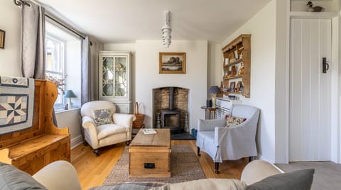 Build Me Up Buttercup Cabin in Bibury