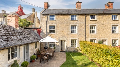 Build Me Up Buttercup Cabin in Bibury