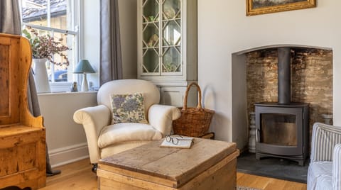 Build Me Up Buttercup Cabin in Bibury