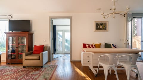 Echoing Light Apartment in Echo Park