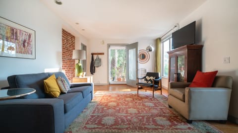 Echoing Light Apartment in Echo Park