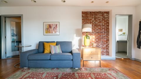 Echoing Light Apartment in Echo Park