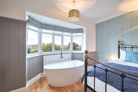 Golden Samphire Apartment in England