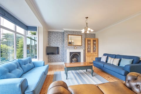 Golden Samphire Apartment in England