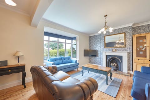 Golden Samphire Apartment in England