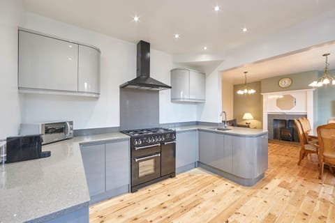 Golden Samphire Apartment in England