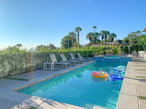 Twilight to Starlight Apartment in Palm Springs