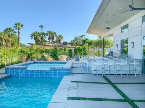 Twilight to Starlight Apartment in Palm Springs