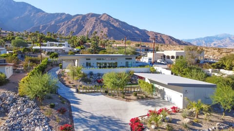 Twilight to Starlight Apartment in Palm Springs