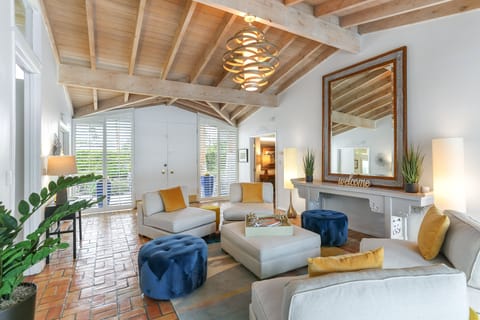 Tropical Wells Apartment in Palm Springs