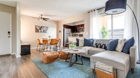 Woody Apartment in Tustin