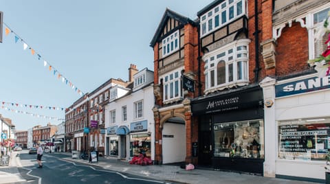 A Royal Regatta Apartment in Henley-on-Thames