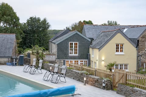 Kernow Ow Thre Apartment in England