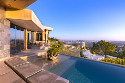 Run The Show Apartment in Beverly Hills