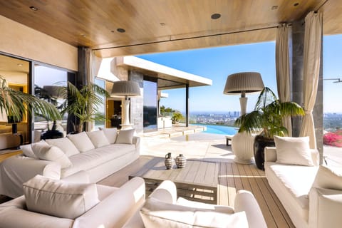 Run The Show Apartment in Beverly Hills