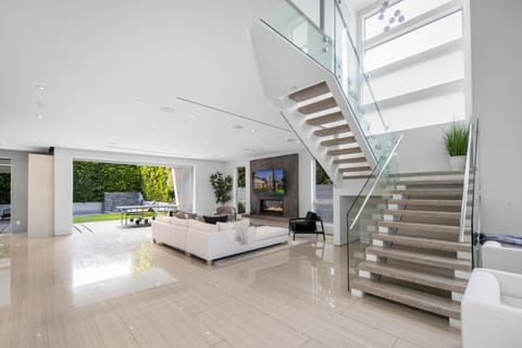 Hollywood Forever Apartment in West Hollywood