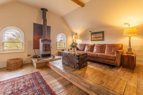 Sparkle & Oak Cabin in Babergh District