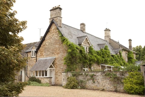 Ode to Alhambra Apartment in West Oxfordshire District