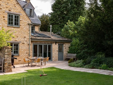 A Little Moorish Apartment in West Oxfordshire District
