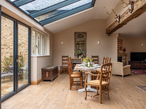 Alhambra Apartment in West Oxfordshire District