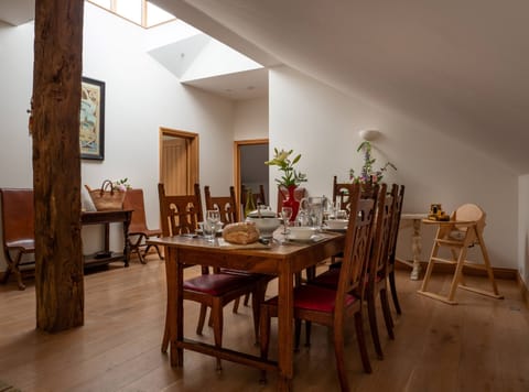 Under Blue Skies Apartment in West Oxfordshire District