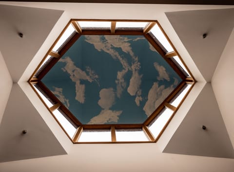 Under Blue Skies Apartment in West Oxfordshire District