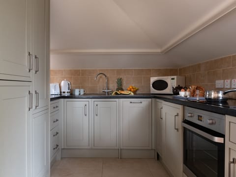 Under Blue Skies Apartment in West Oxfordshire District