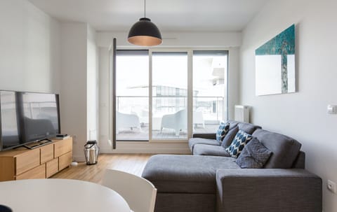 Ice Cube Heights Apartment in Saint-Germain-en-Laye