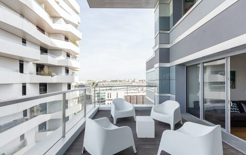 Ice Cube Heights Apartment in Saint-Germain-en-Laye