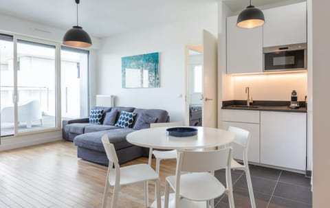 Ice Cube Heights Apartment in Saint-Germain-en-Laye