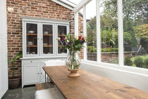 Say it With Flowers Townhouse in Congleton