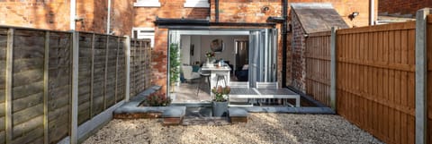 Town of Flowers Apartment in Shrewsbury