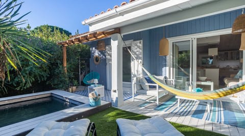 Driftwood & Rosé Cabin in Gassin