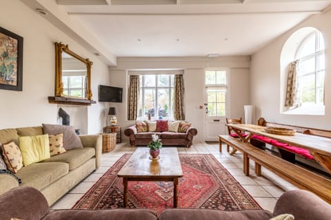 Coach House Apartment in Wychavon District