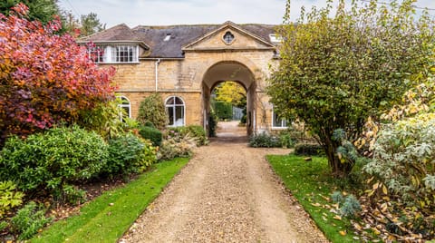 Coach House Apartment in Wychavon District