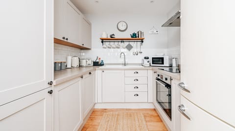 Champagne Bubbles Cabin in England