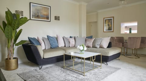 Arcadia in Stone Apartment in Cheltenham