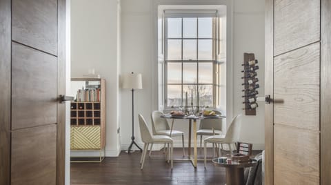 The Whole Of The Moon Luxury apartment in Perth