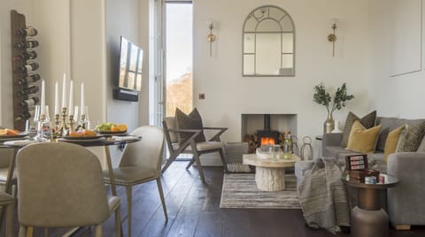 The Whole Of The Moon Luxury apartment in Perth