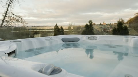 The Whole Of The Moon Luxury apartment in Perth