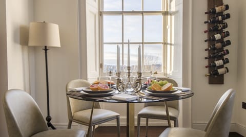 The Whole Of The Moon Luxury apartment in Perth