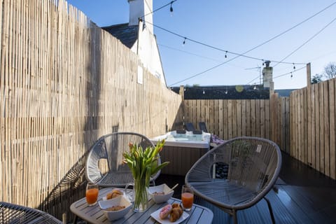 How Blue The Sky Apartment in Chywoone Hill