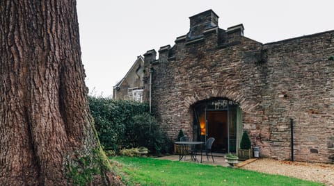 Squeaky Clean Apartment in Llanfrynach