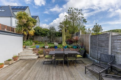 White Water-Lily Apartment in Poole