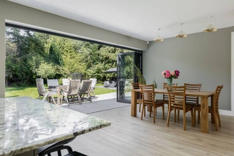 Tree Tones Apartment in Poole