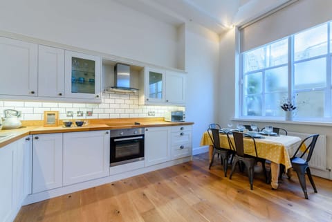 Pistachio Cream Apartment in Painswick